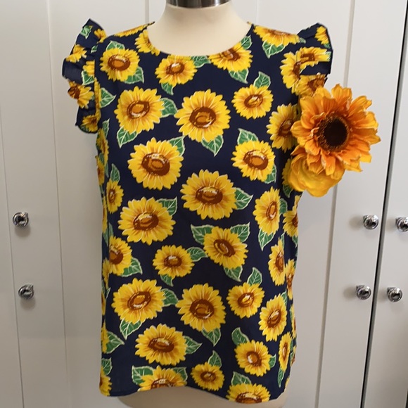 Tops - 😍PRICE FIRM! NEW Boutique! Ruffle Sleeved Sunflower Top